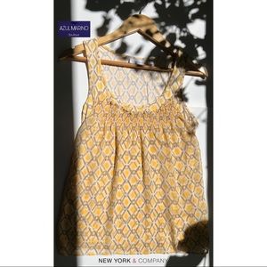 New York & Company — Women’s sleeveless blouse - Size M • Blusa de mujer •